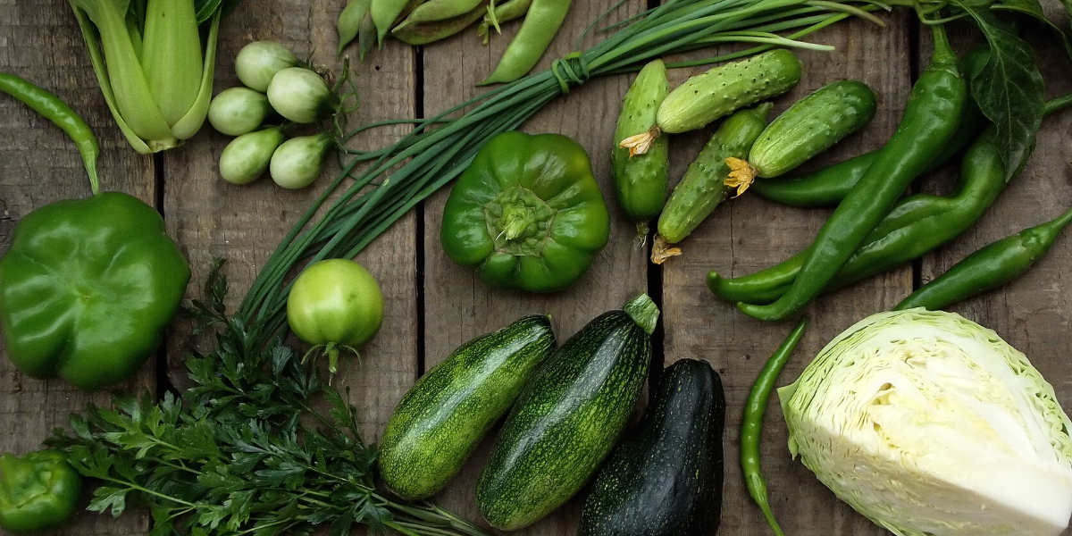 Las verduras con hojas son la principal fuente de carbohidratos de la pirámide de alimentos keto