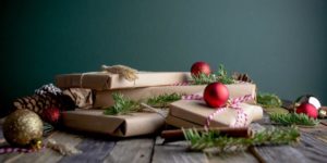 Imagen destacada para el artículo sobre la guía de regalos saludables para Navidad